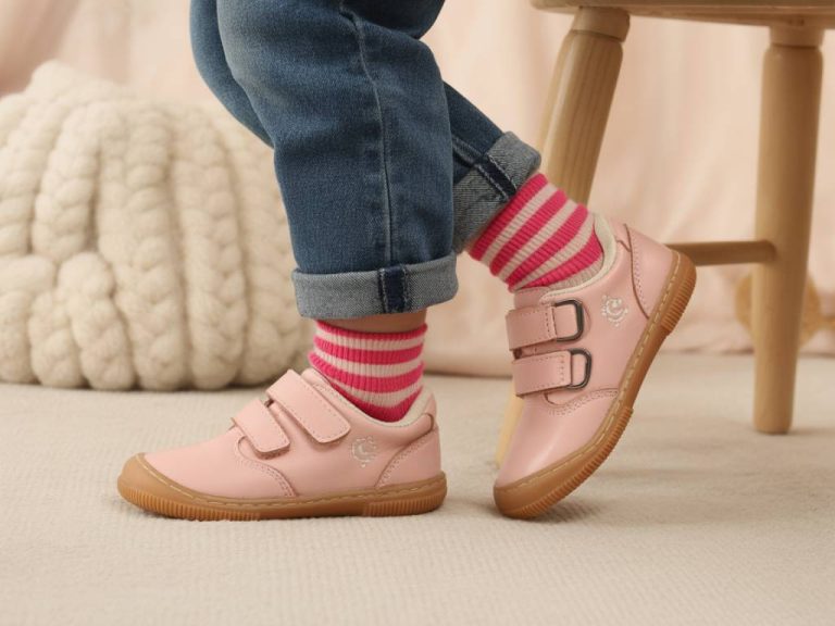 Les marques de chaussures enfant qui respectent réellement la croissance du pied et le confort de marche